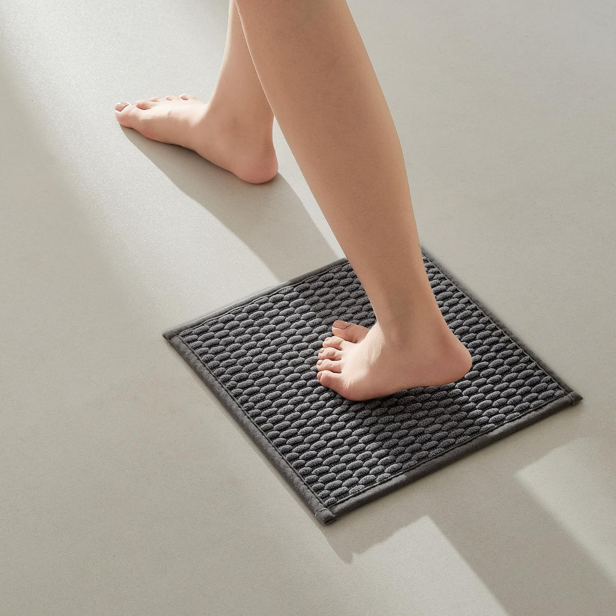 TYUU Bathroom Rugs Non Slip Washable, Super Absorbent Thin Bath Mat Small Quick Dry Low Pile Bathroom Rug, Light Grey 16"x24"