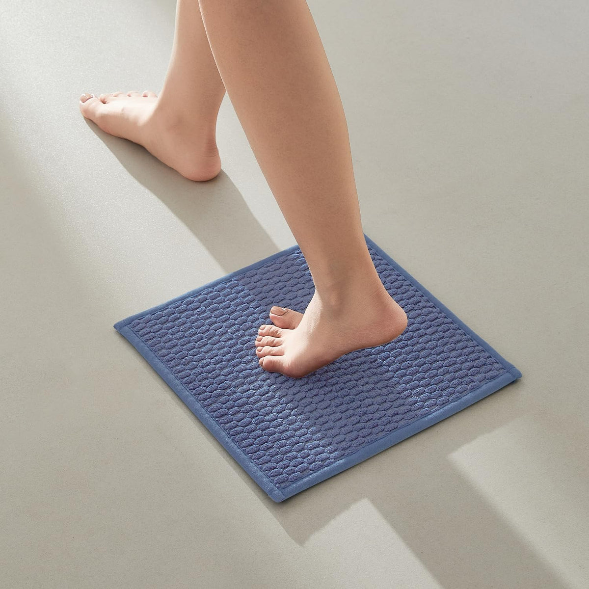 TYUU Bathroom Rugs Non Slip Washable, Super Absorbent Thin Bath Mat Small Quick Dry Low Pile Bathroom Rug, Light Grey 16"x24"