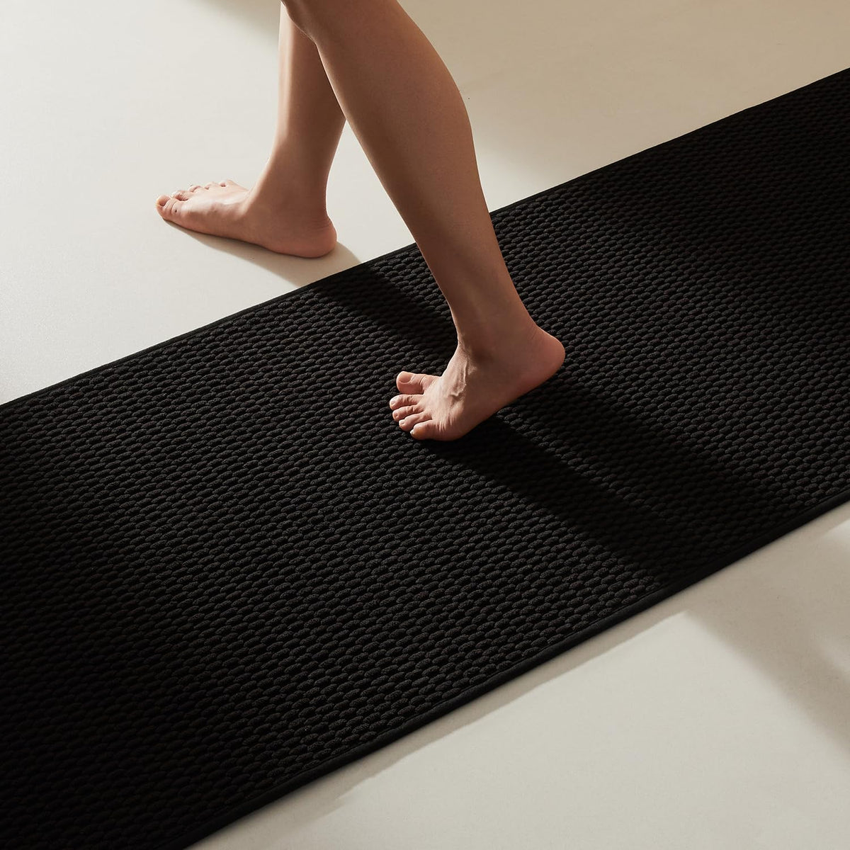 TYUU Bathroom Rugs Non Slip Washable, Super Absorbent Thin Bath Mat Small Quick Dry Low Pile Bathroom Rug, Light Grey 16"x24"