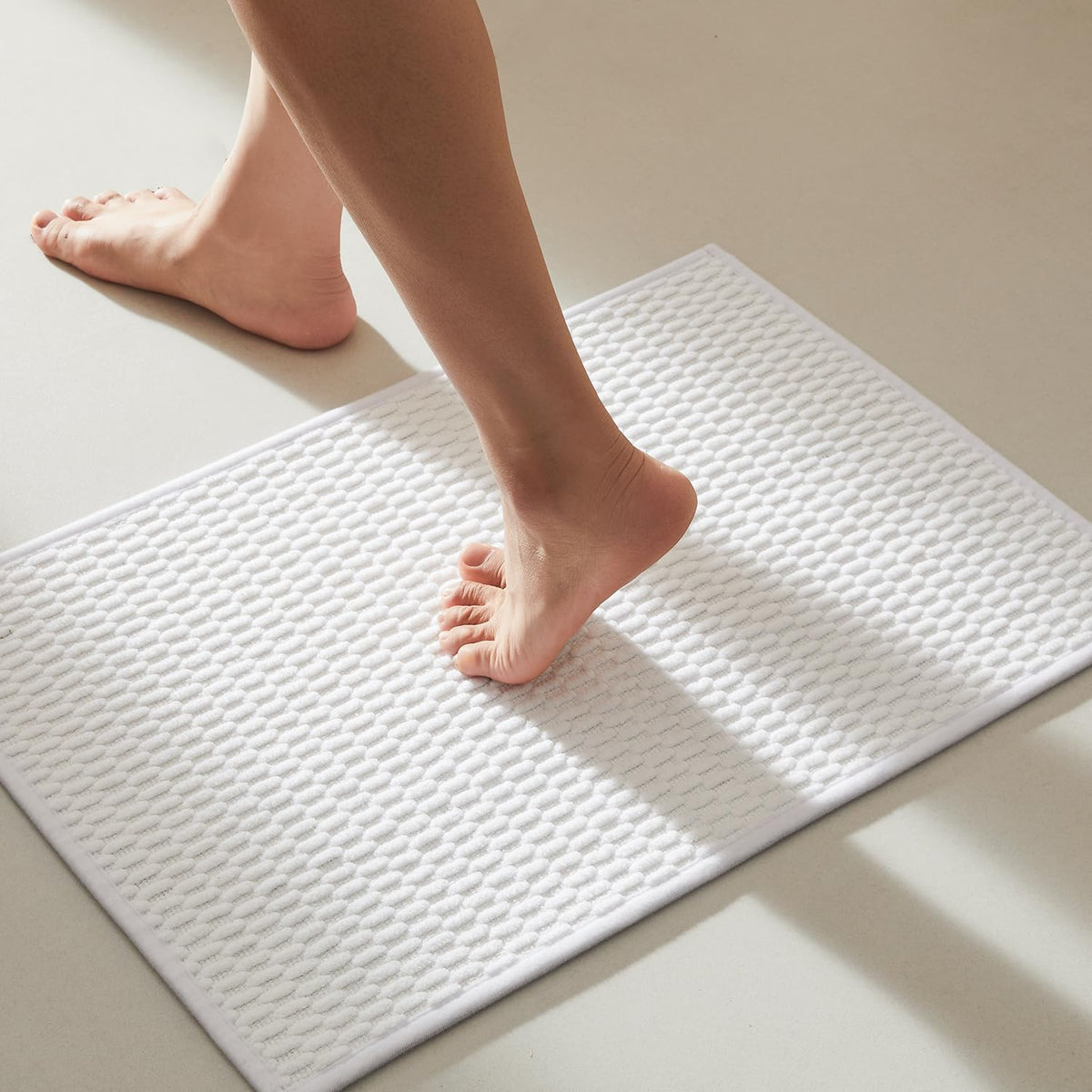 TYUU Bathroom Rugs Non Slip Washable, Super Absorbent Thin Bath Mat Small Quick Dry Low Pile Bathroom Rug, Light Grey 16"x24"