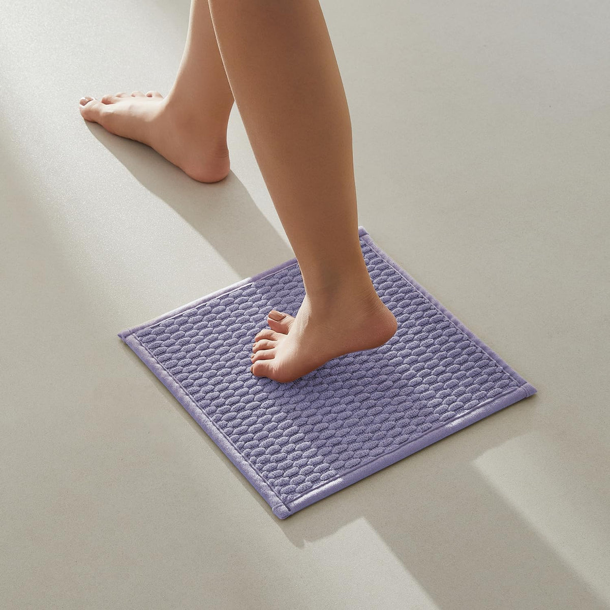 TYUU Bathroom Rugs Non Slip Washable, Super Absorbent Thin Bath Mat Small Quick Dry Low Pile Bathroom Rug, Light Grey 16"x24"