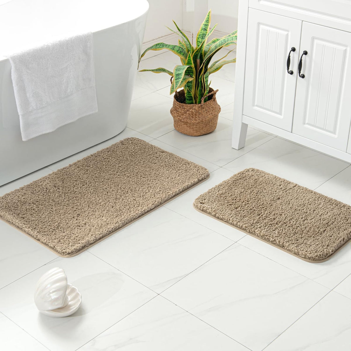 MIULEE Christmas Dark Green Bathroom Rugs Set 2 Piece Small Bath Mats 16x24