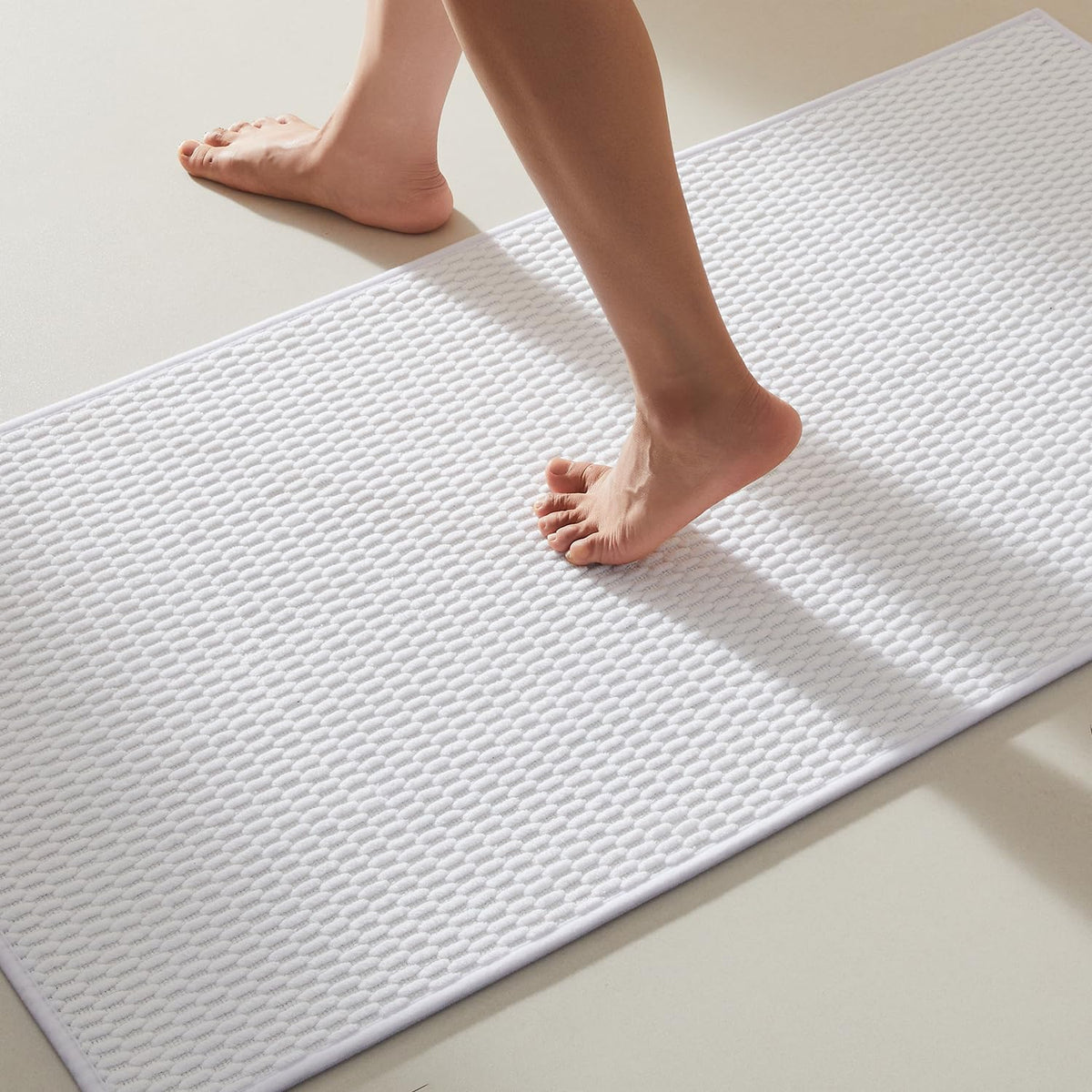 TYUU Bathroom Rugs Non Slip Washable, Super Absorbent Thin Bath Mat Small Quick Dry Low Pile Bathroom Rug, Light Grey 16"x24"