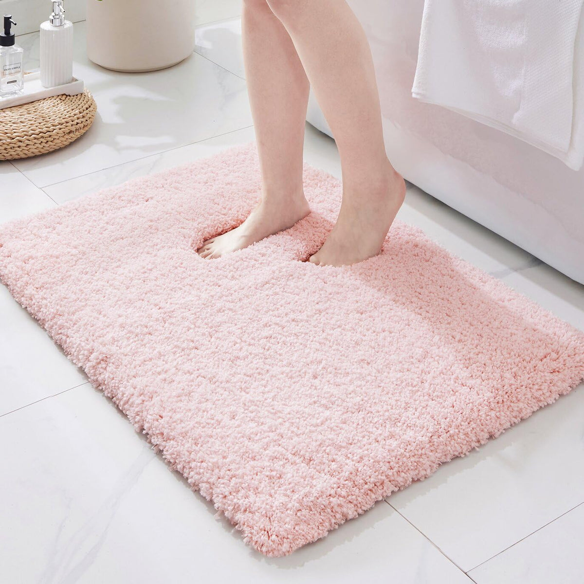 ILANGO Bathroom Rugs 24" × 17", Extra Soft Absorbent Microfiber Bath Rugs