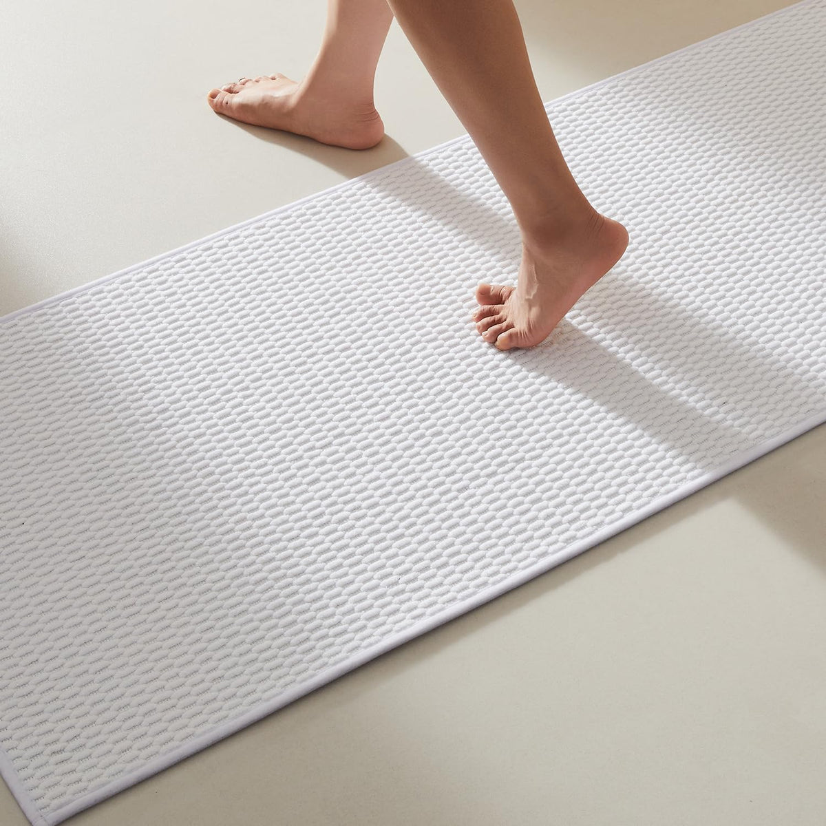 TYUU Bathroom Rugs Non Slip Washable, Super Absorbent Thin Bath Mat Small Quick Dry Low Pile Bathroom Rug, Light Grey 16"x24"