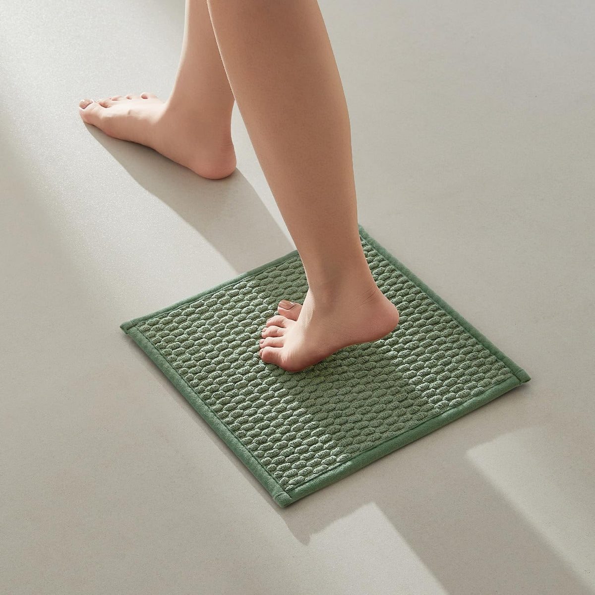 TYUU Bathroom Rugs Non Slip Washable, Super Absorbent Thin Bath Mat Small Quick Dry Low Pile Bathroom Rug, Light Grey 16"x24"