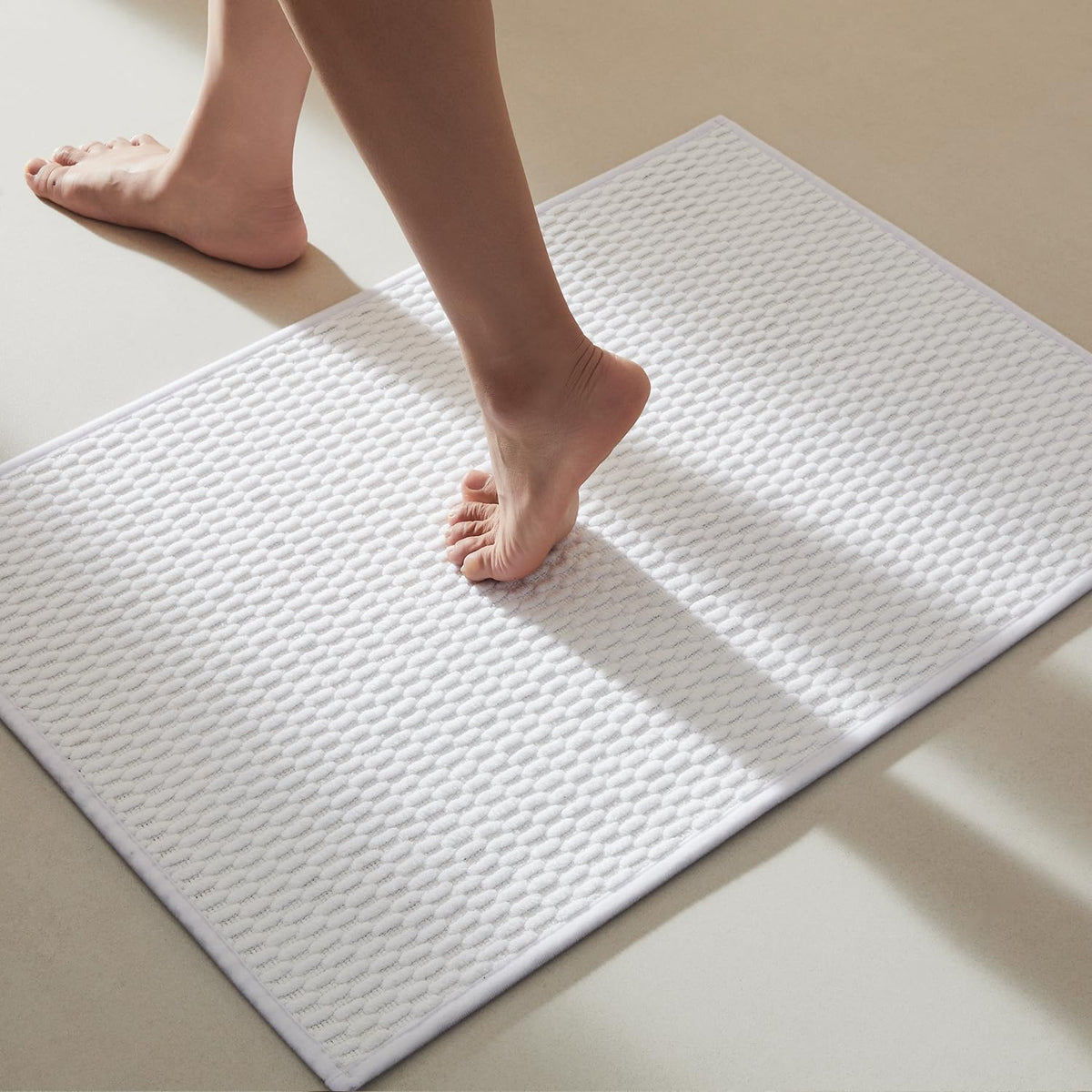 TYUU Bathroom Rugs Non Slip Washable, Super Absorbent Thin Bath Mat Small Quick Dry Low Pile Bathroom Rug, Light Grey 16"x24"