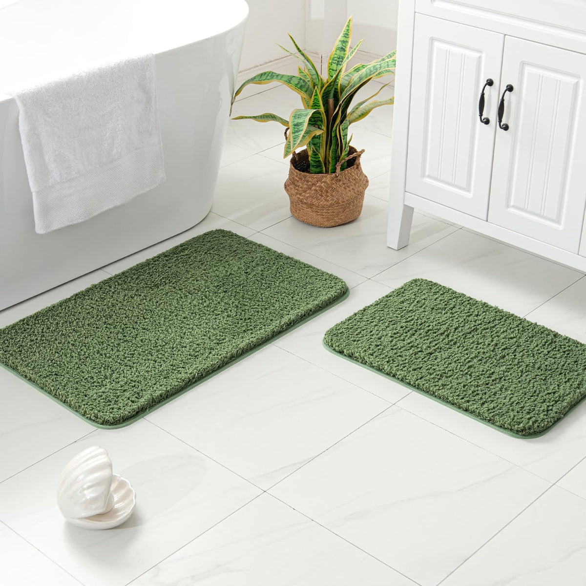 MIULEE Christmas Dark Green Bathroom Rugs Set 2 Piece Small Bath Mats 16x24