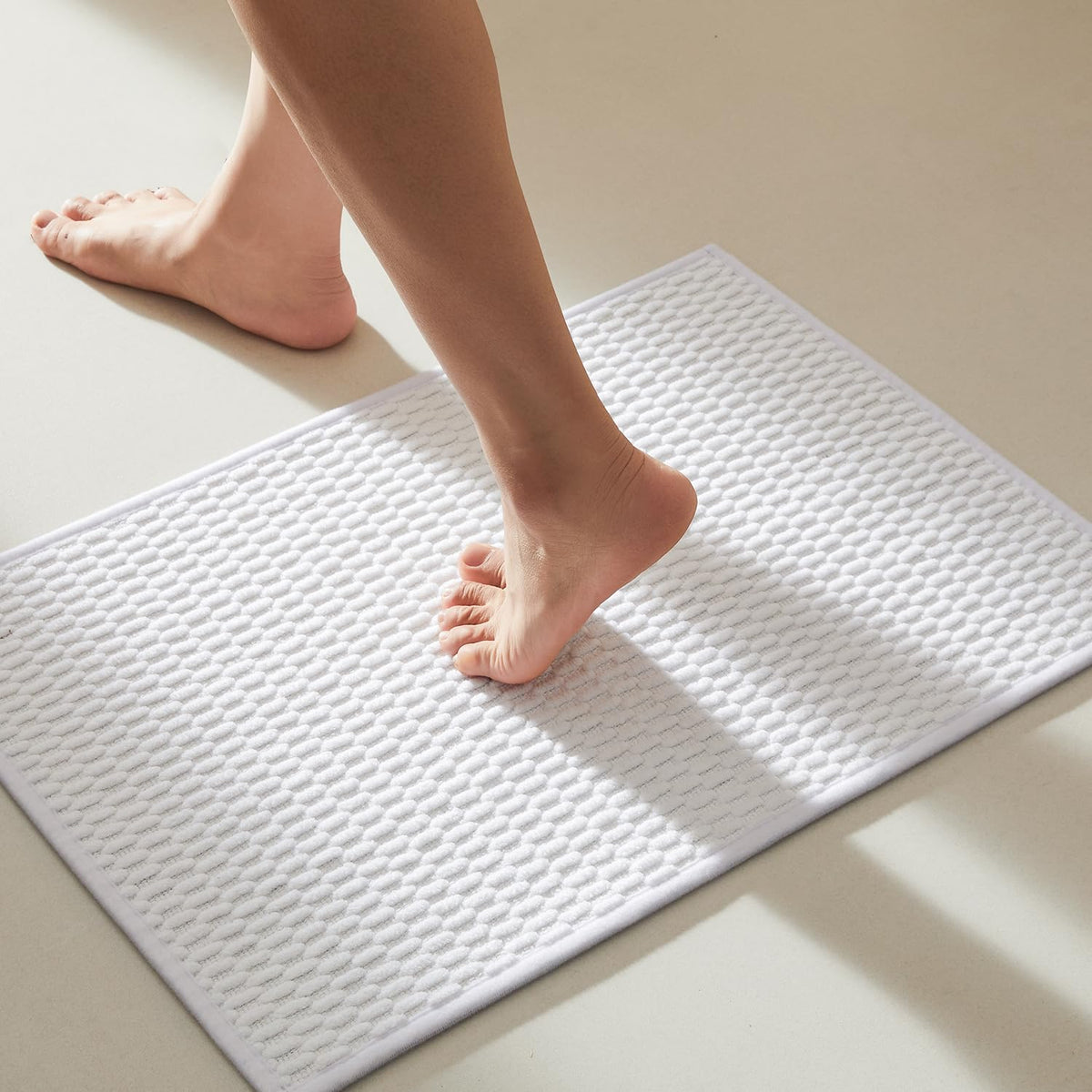 TYUU Bathroom Rugs Non Slip Washable, Super Absorbent Thin Bath Mat Small Quick Dry Low Pile Bathroom Rug, Light Grey 16"x24"