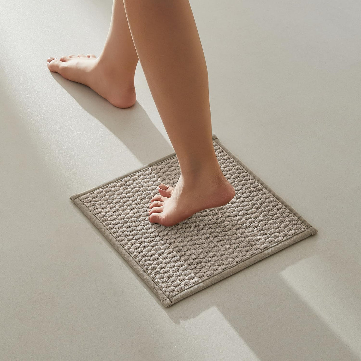 TYUU Bathroom Rugs Non Slip Washable, Super Absorbent Thin Bath Mat Small Quick Dry Low Pile Bathroom Rug, Light Grey 16"x24"