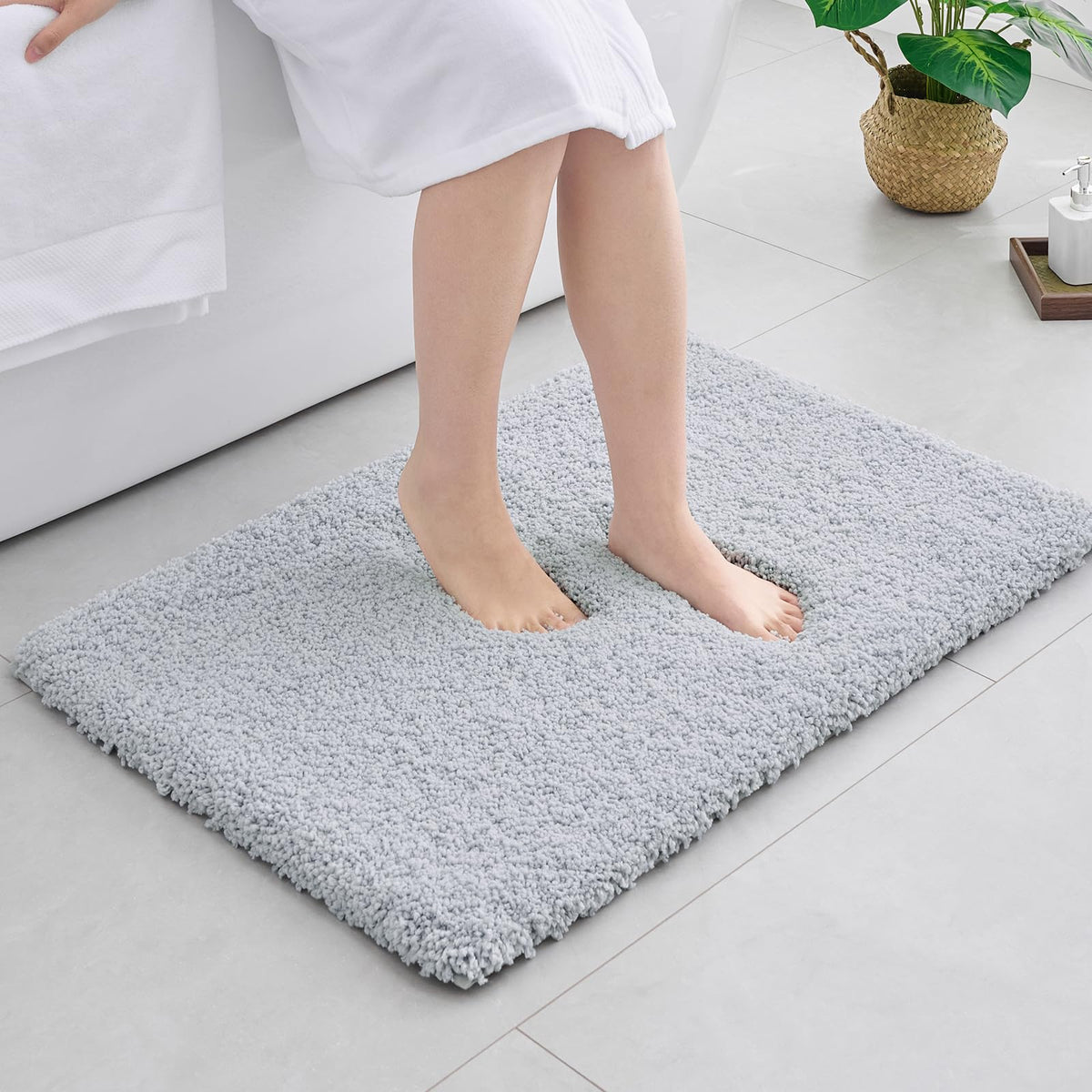 Disolla Gray Bathroom Rugs 17x24, Microfiber Non-Slip Plush Small Bath Mat
