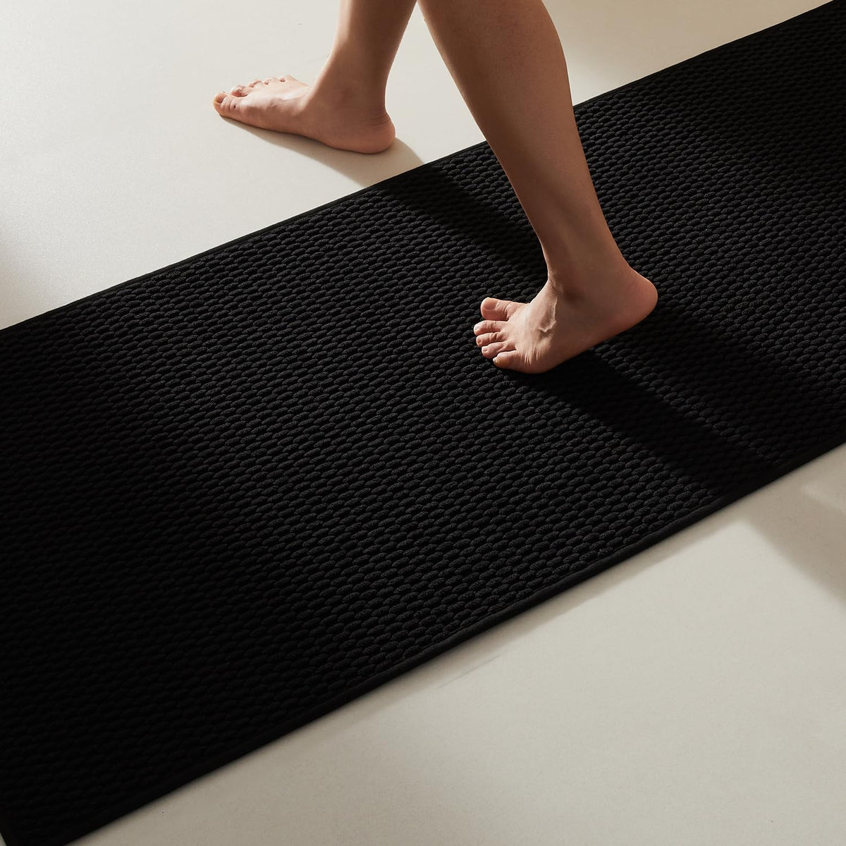 TYUU Bathroom Rugs Non Slip Washable, Super Absorbent Thin Bath Mat Small Quick Dry Low Pile Bathroom Rug, Light Grey 16"x24"