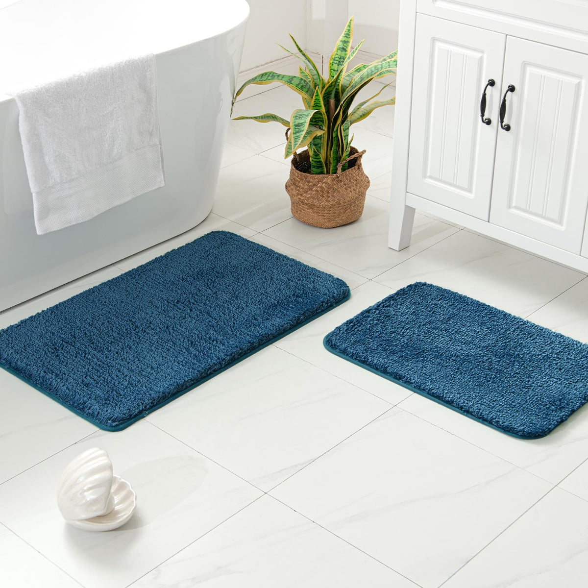 MIULEE Christmas Dark Green Bathroom Rugs Set 2 Piece Small Bath Mats 16x24