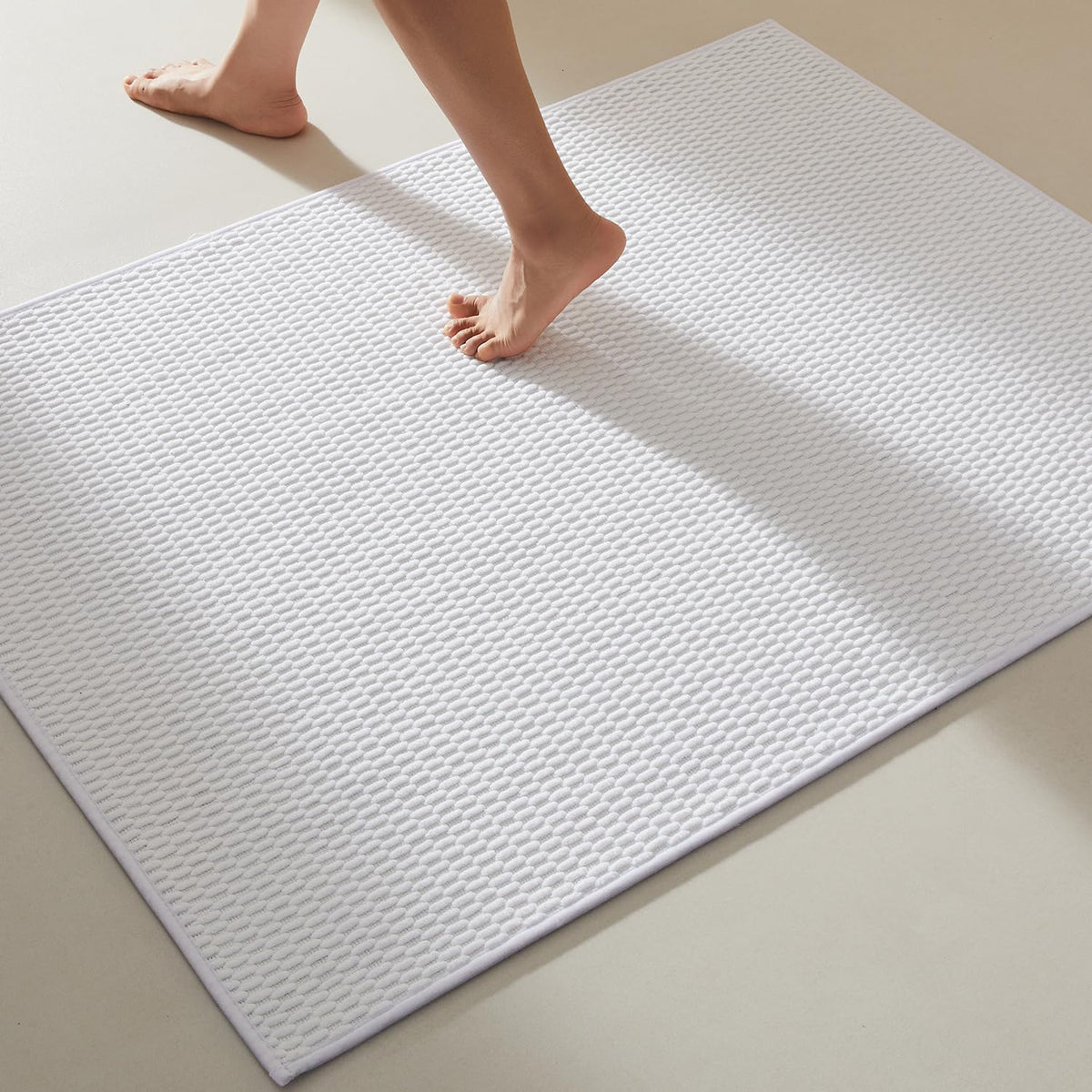 TYUU Bathroom Rugs Non Slip Washable, Super Absorbent Thin Bath Mat Small Quick Dry Low Pile Bathroom Rug, Light Grey 16"x24"
