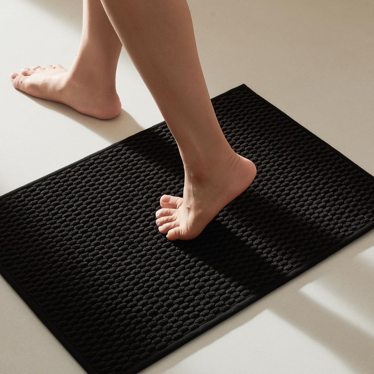 TYUU Bathroom Rugs Non Slip Washable, Super Absorbent Thin Bath Mat Small Quick Dry Low Pile Bathroom Rug, Light Grey 16"x24"