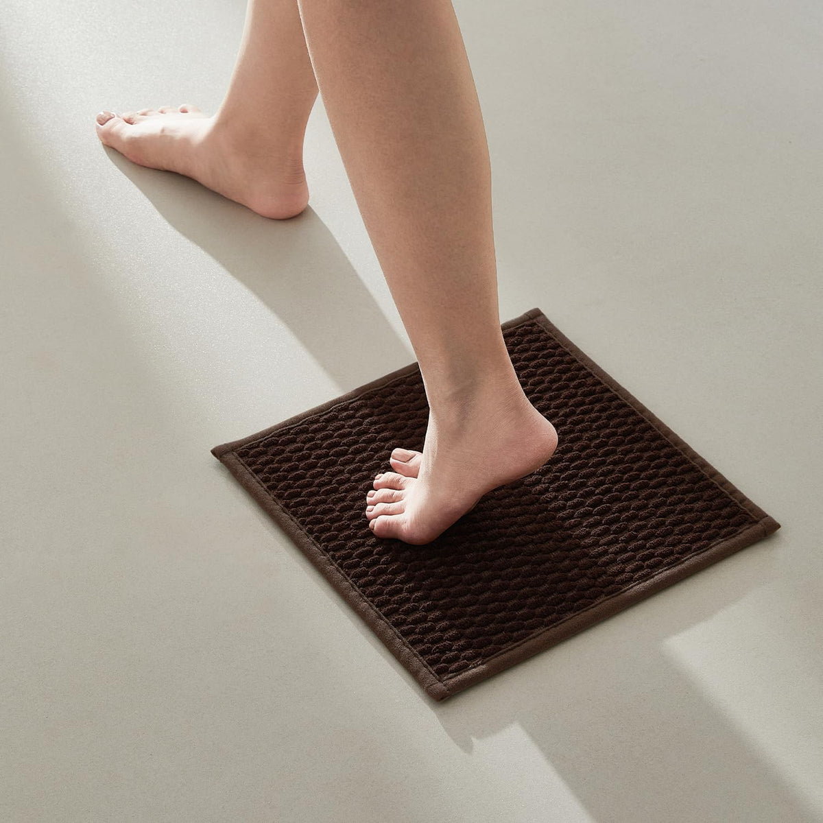 TYUU Bathroom Rugs Non Slip Washable, Super Absorbent Thin Bath Mat Small Quick Dry Low Pile Bathroom Rug, Light Grey 16"x24"