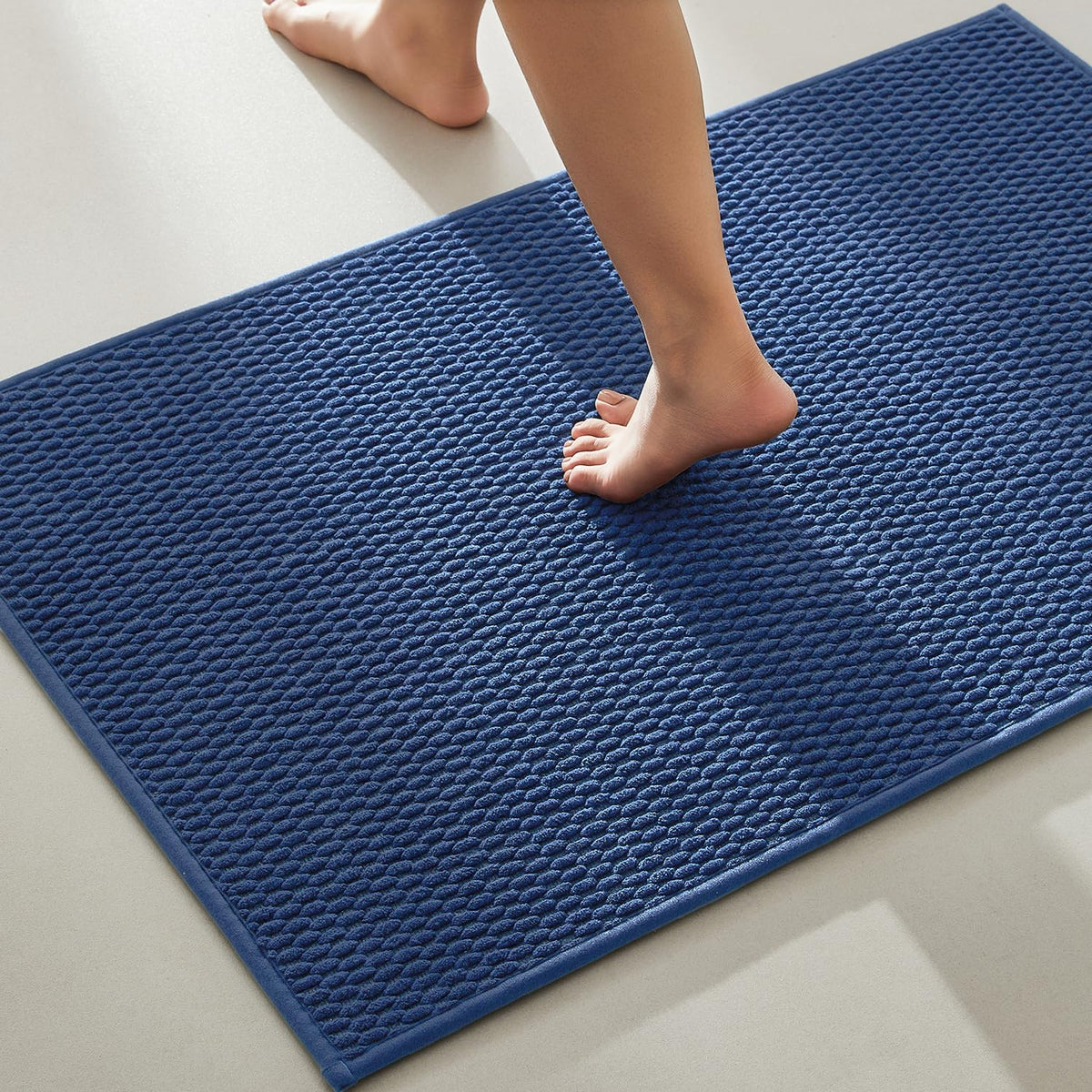 TYUU Bathroom Rugs Non Slip Washable, Super Absorbent Thin Bath Mat Small Quick Dry Low Pile Bathroom Rug, Light Grey 16"x24"