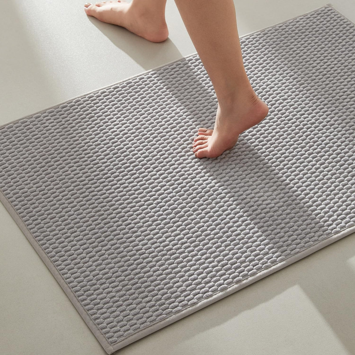 TYUU Bathroom Rugs Non Slip Washable, Super Absorbent Thin Bath Mat Small Quick Dry Low Pile Bathroom Rug, Light Grey 16"x24"