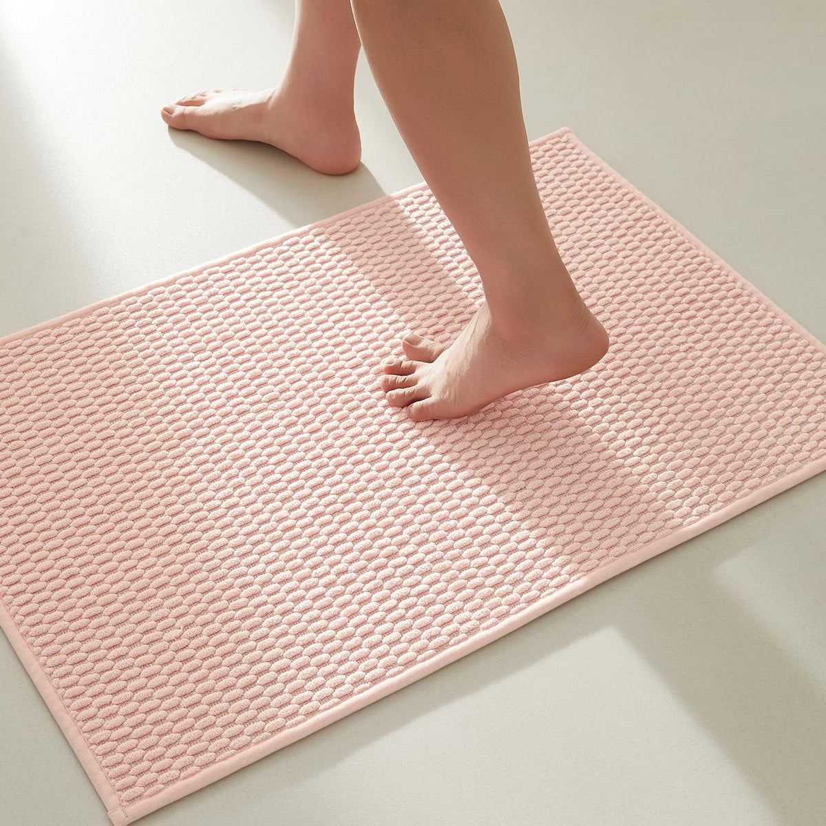 TYUU Bathroom Rugs Non Slip Washable, Super Absorbent Thin Bath Mat Small Quick Dry Low Pile Bathroom Rug, Light Grey 16"x24"
