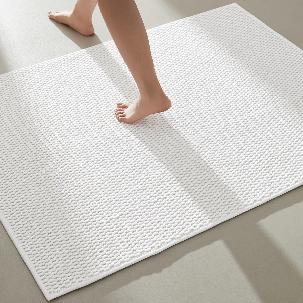 TYUU Bathroom Rugs Non Slip Washable, Super Absorbent Thin Bath Mat Small Quick Dry Low Pile Bathroom Rug, Light Grey 16"x24"