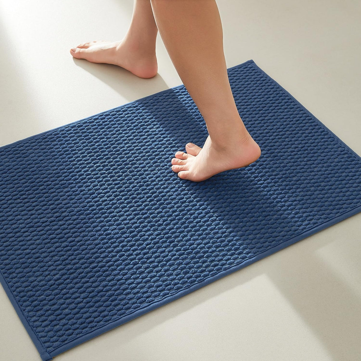 TYUU Bathroom Rugs Non Slip Washable, Super Absorbent Thin Bath Mat Small Quick Dry Low Pile Bathroom Rug, Light Grey 16"x24"