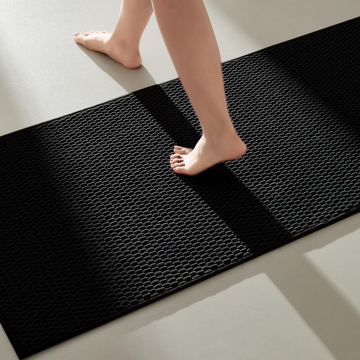TYUU Bathroom Rugs Non Slip Washable, Super Absorbent Thin Bath Mat Small Quick Dry Low Pile Bathroom Rug, Light Grey 16"x24"