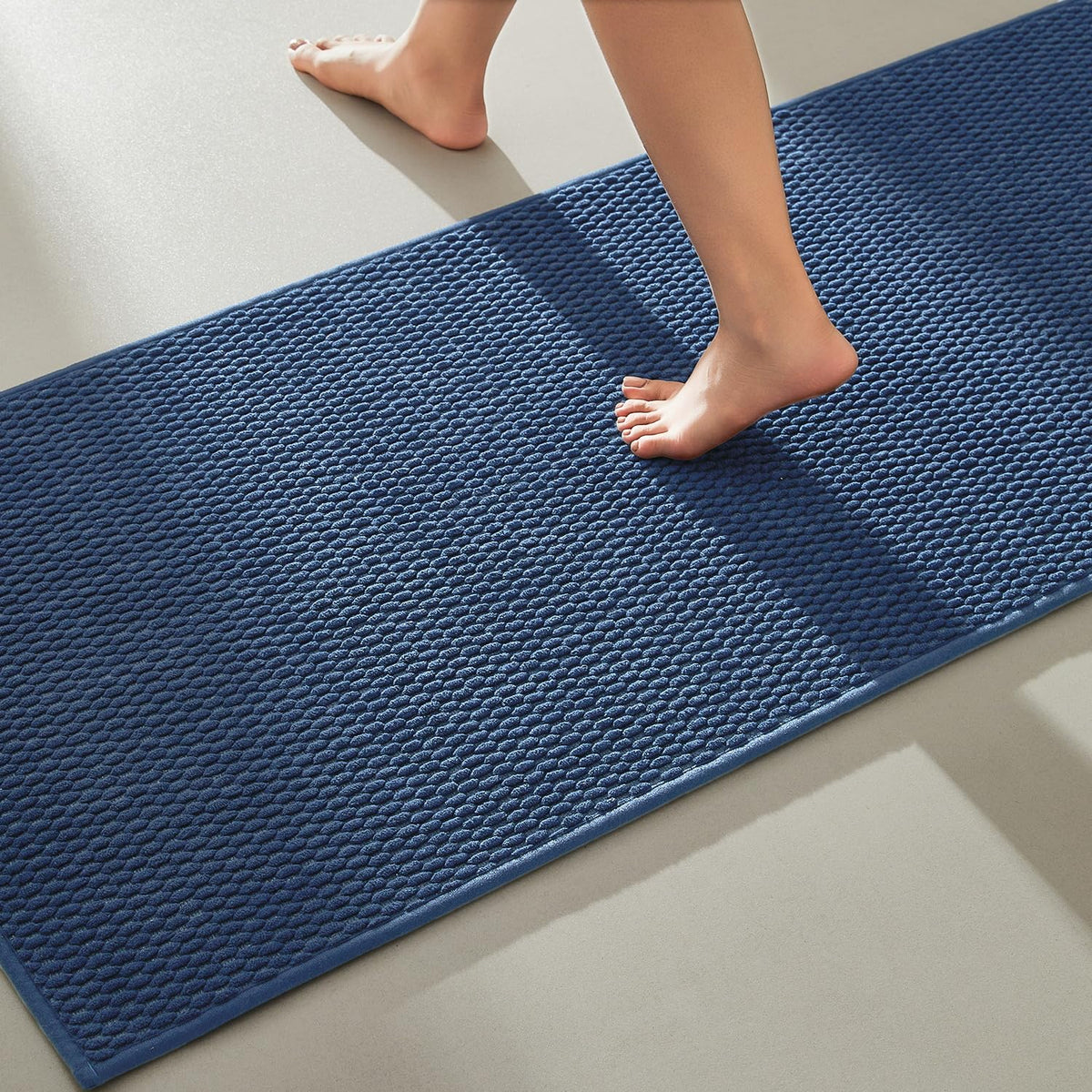 TYUU Bathroom Rugs Non Slip Washable, Super Absorbent Thin Bath Mat Small Quick Dry Low Pile Bathroom Rug, Light Grey 16"x24"