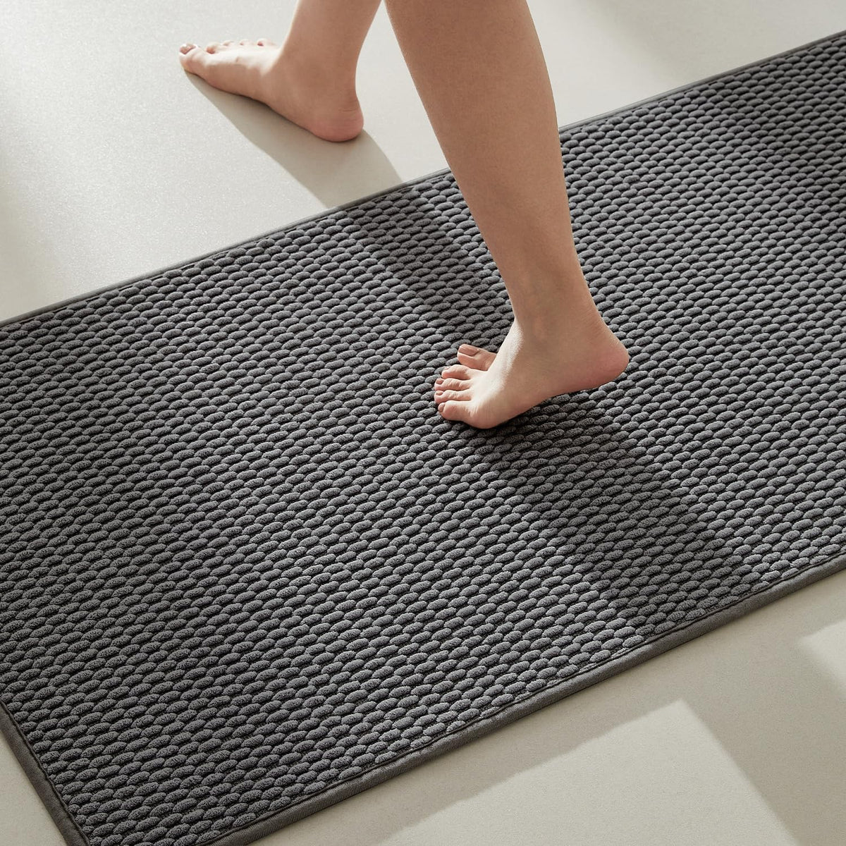 TYUU Bathroom Rugs Non Slip Washable, Super Absorbent Thin Bath Mat Small Quick Dry Low Pile Bathroom Rug, Light Grey 16"x24"
