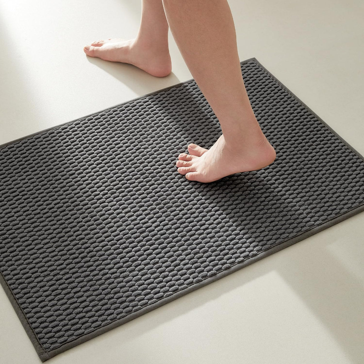 TYUU Bathroom Rugs Non Slip Washable, Super Absorbent Thin Bath Mat Small Quick Dry Low Pile Bathroom Rug, Light Grey 16"x24"