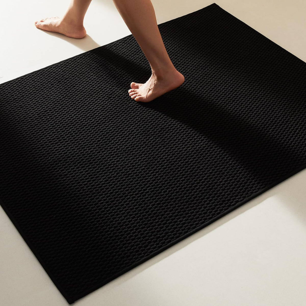 TYUU Bathroom Rugs Non Slip Washable, Super Absorbent Thin Bath Mat Small Quick Dry Low Pile Bathroom Rug, Light Grey 16"x24"