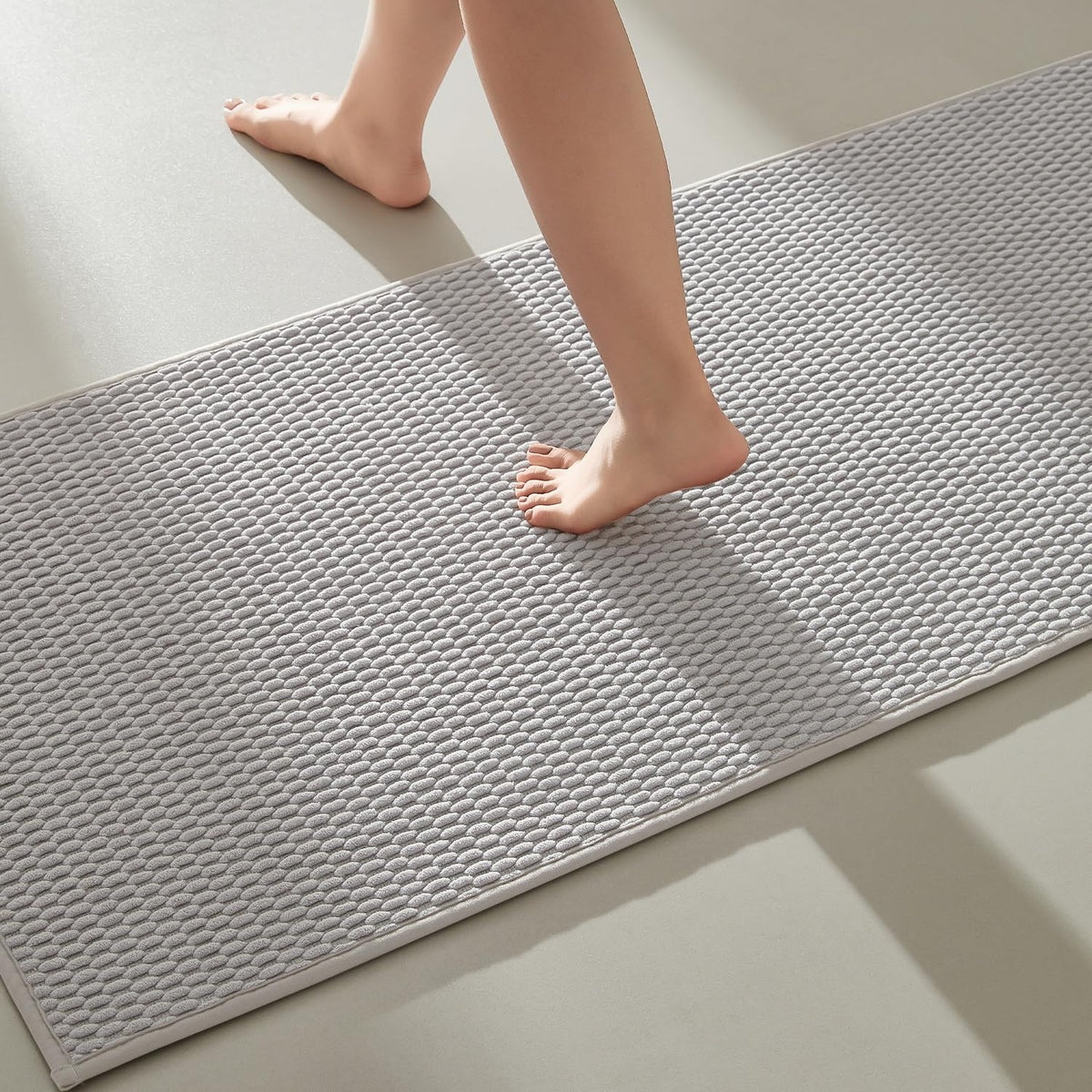 TYUU Bathroom Rugs Non Slip Washable, Super Absorbent Thin Bath Mat Small Quick Dry Low Pile Bathroom Rug, Light Grey 16"x24"