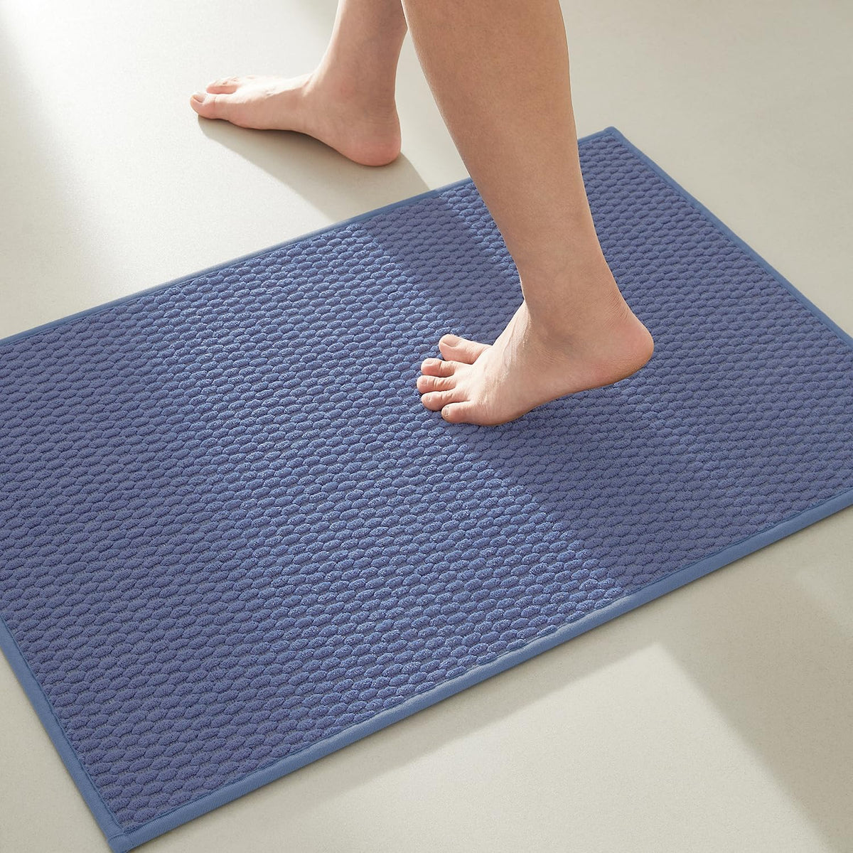 TYUU Bathroom Rugs Non Slip Washable, Super Absorbent Thin Bath Mat Small Quick Dry Low Pile Bathroom Rug, Light Grey 16"x24"