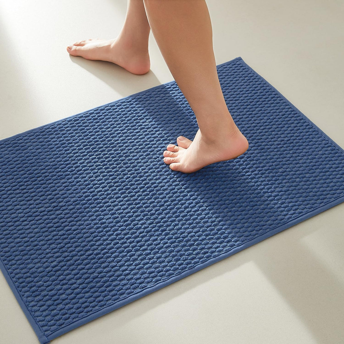 TYUU Bathroom Rugs Non Slip Washable, Super Absorbent Thin Bath Mat Small Quick Dry Low Pile Bathroom Rug, Light Grey 16"x24"