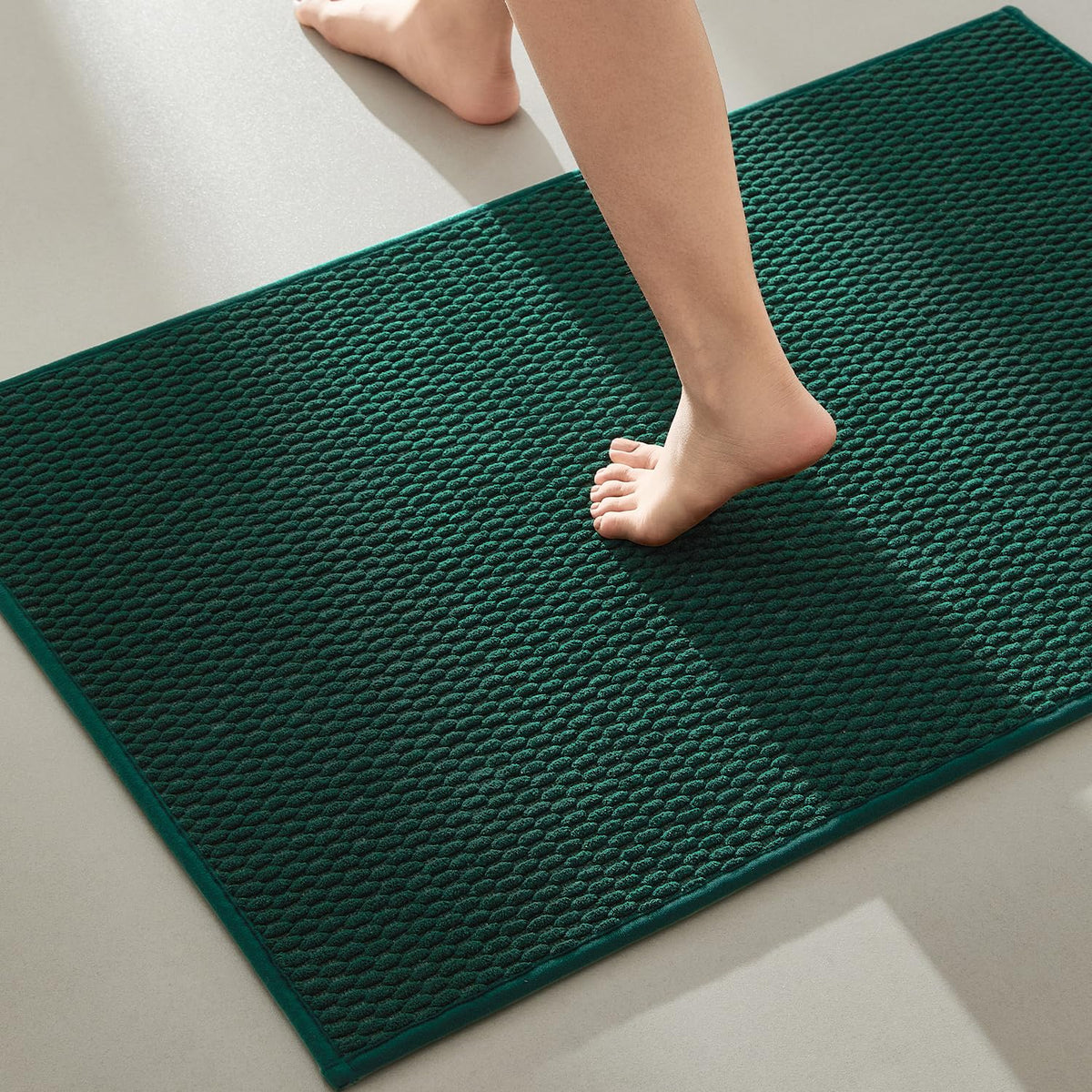 TYUU Bathroom Rugs Non Slip Washable, Super Absorbent Thin Bath Mat Small Quick Dry Low Pile Bathroom Rug, Light Grey 16"x24"