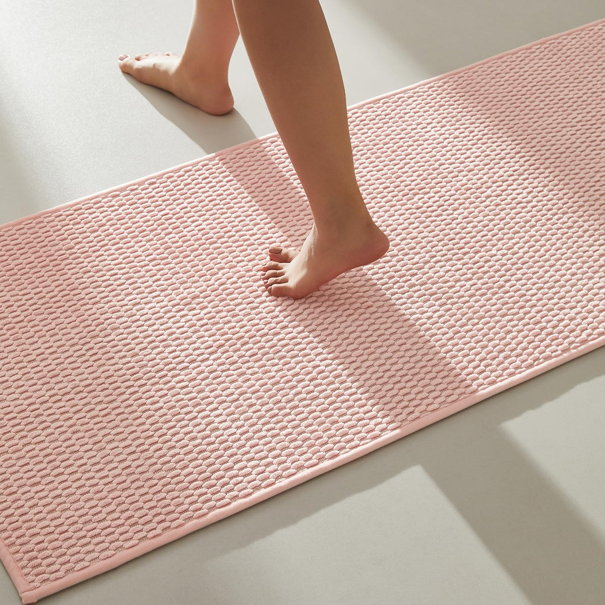 TYUU Bathroom Rugs Non Slip Washable, Super Absorbent Thin Bath Mat Small Quick Dry Low Pile Bathroom Rug, Light Grey 16"x24"