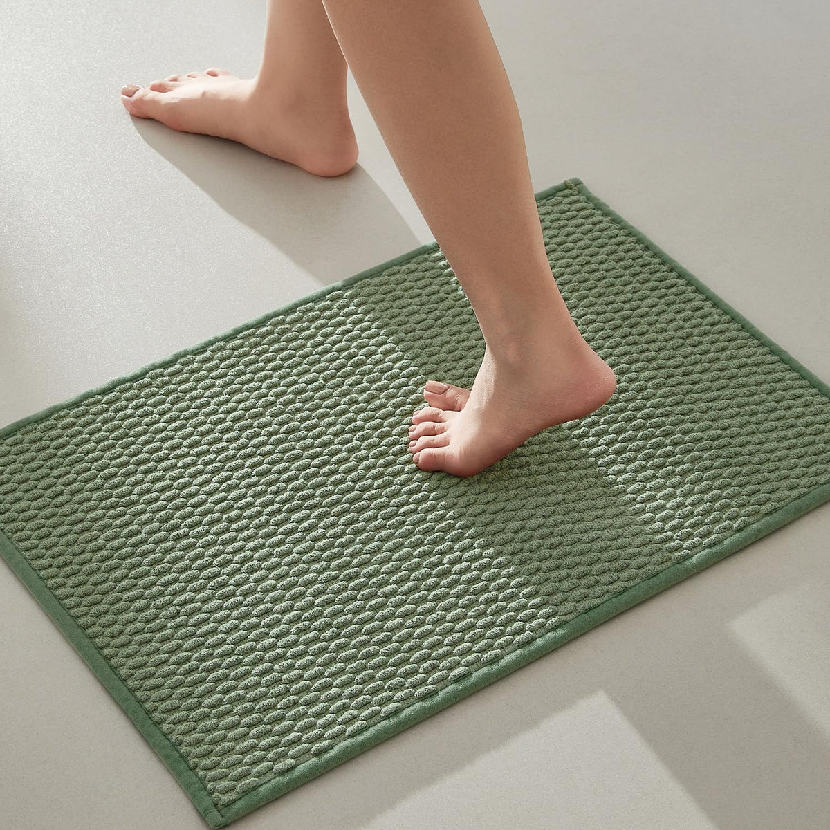 TYUU Bathroom Rugs Non Slip Washable, Super Absorbent Thin Bath Mat Small Quick Dry Low Pile Bathroom Rug, Light Grey 16"x24"