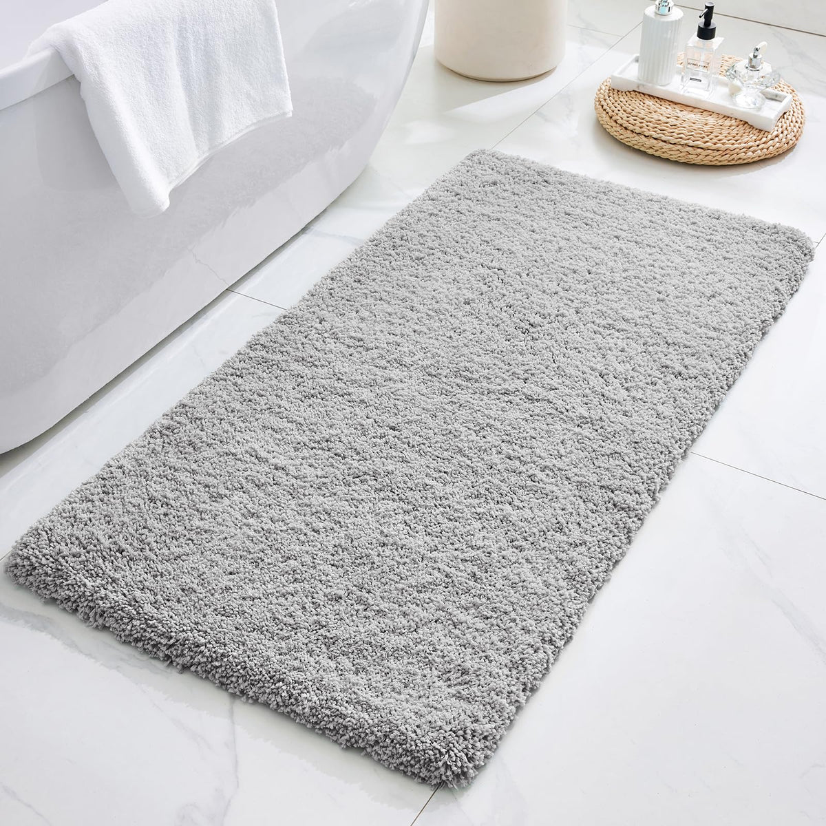 ILANGO Bathroom Rugs 24" × 17", Extra Soft Absorbent Microfiber Bath Rugs