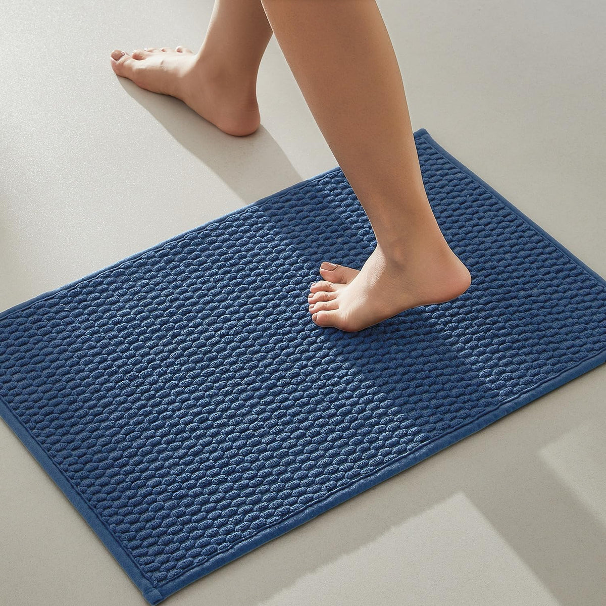 TYUU Bathroom Rugs Non Slip Washable, Super Absorbent Thin Bath Mat Small Quick Dry Low Pile Bathroom Rug, Light Grey 16"x24"