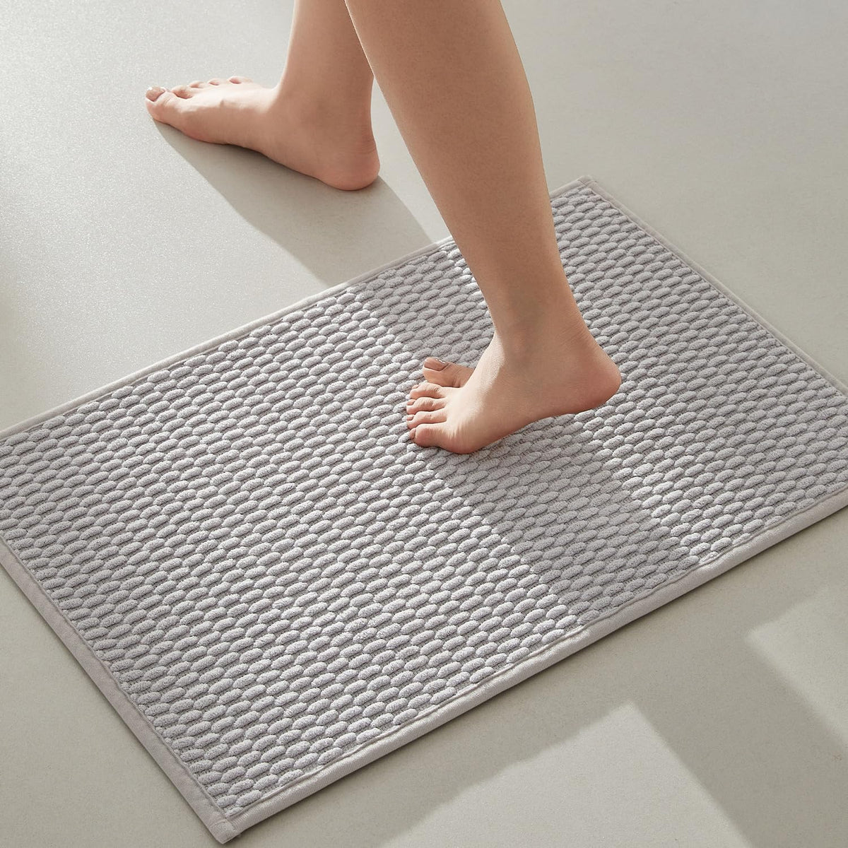 TYUU Bathroom Rugs Non Slip Washable, Super Absorbent Thin Bath Mat Small Quick Dry Low Pile Bathroom Rug, Light Grey 16"x24"