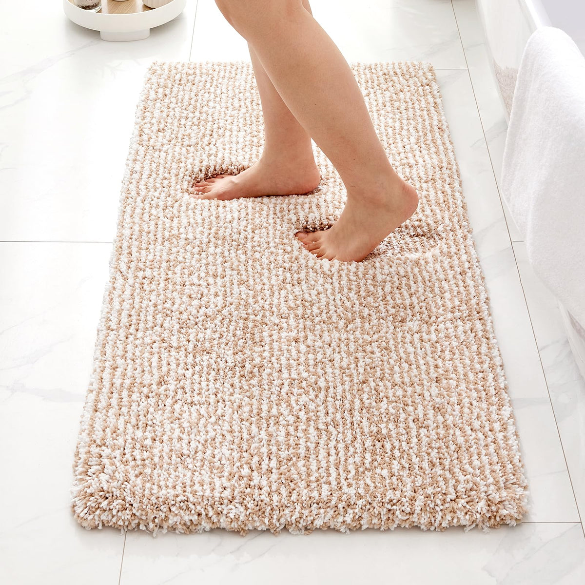 ILANGO Bathroom Rugs 24" × 17", Extra Soft Absorbent Microfiber Bath Rugs