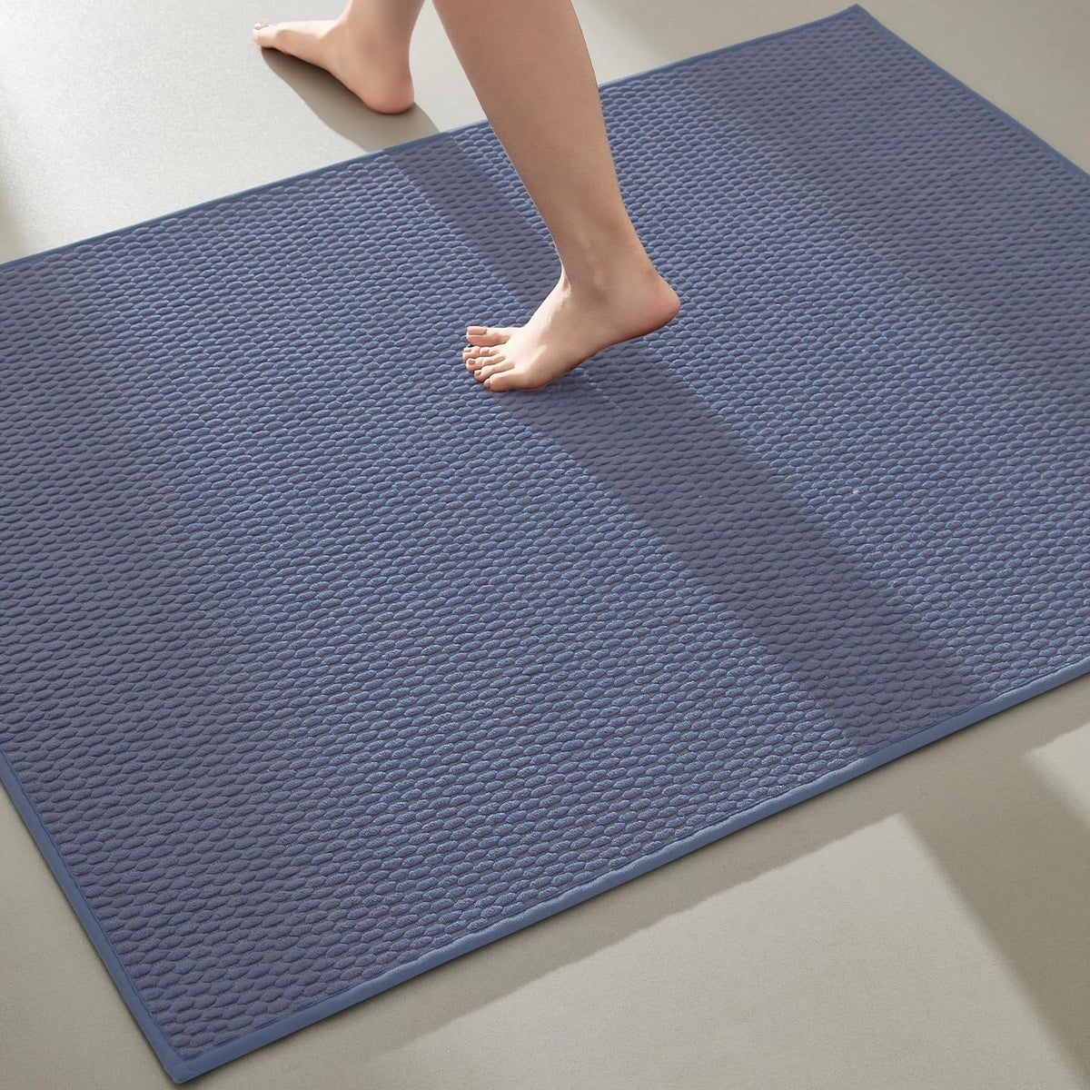 TYUU Bathroom Rugs Non Slip Washable, Super Absorbent Thin Bath Mat Small Quick Dry Low Pile Bathroom Rug, Light Grey 16"x24"