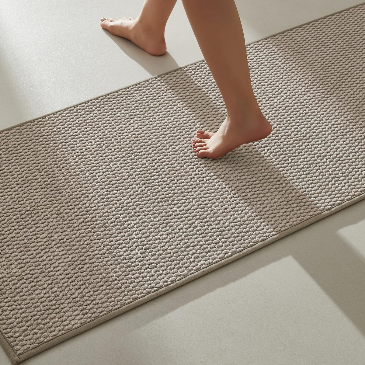 TYUU Bathroom Rugs Non Slip Washable, Super Absorbent Thin Bath Mat Small Quick Dry Low Pile Bathroom Rug, Light Grey 16"x24"