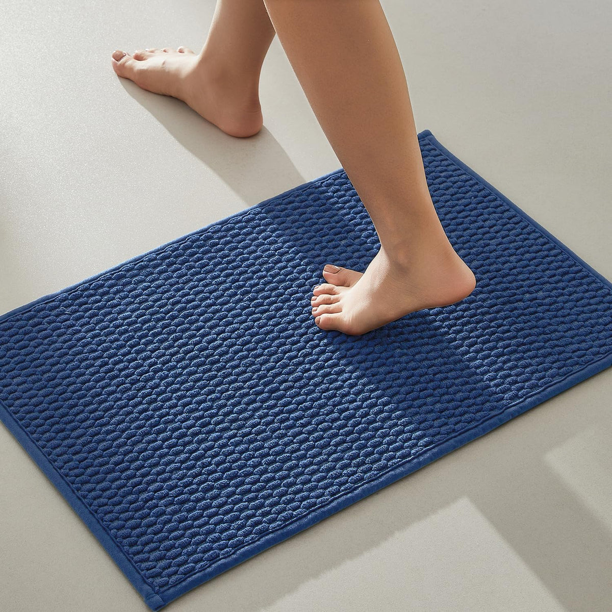 TYUU Bathroom Rugs Non Slip Washable, Super Absorbent Thin Bath Mat Small Quick Dry Low Pile Bathroom Rug, Light Grey 16"x24"