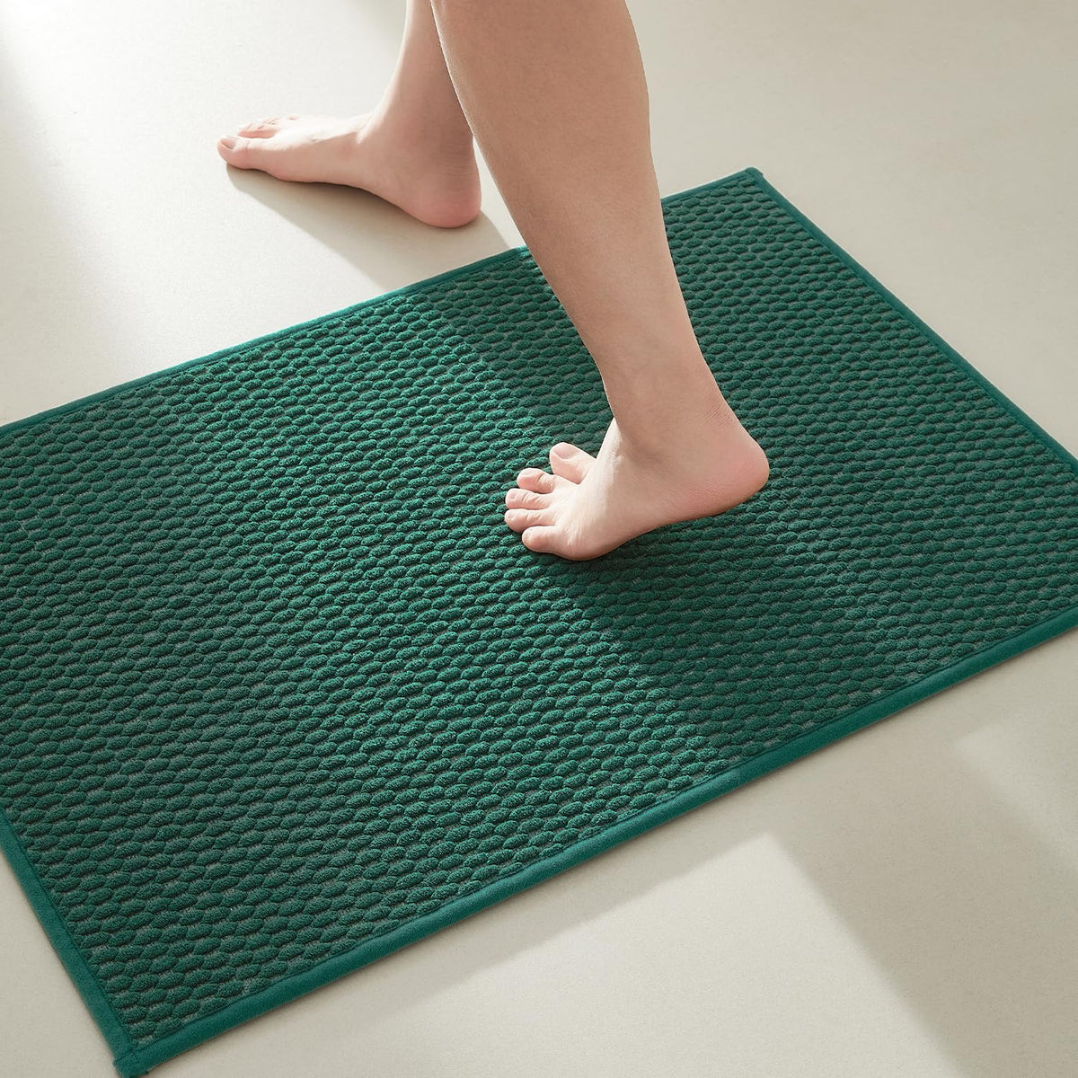 TYUU Bathroom Rugs Non Slip Washable, Super Absorbent Thin Bath Mat Small Quick Dry Low Pile Bathroom Rug, Light Grey 16"x24"