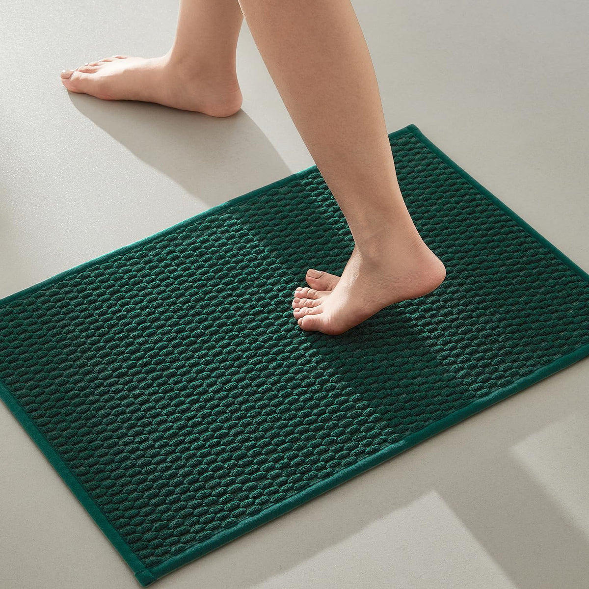 TYUU Bathroom Rugs Non Slip Washable, Super Absorbent Thin Bath Mat Small Quick Dry Low Pile Bathroom Rug, Light Grey 16"x24"