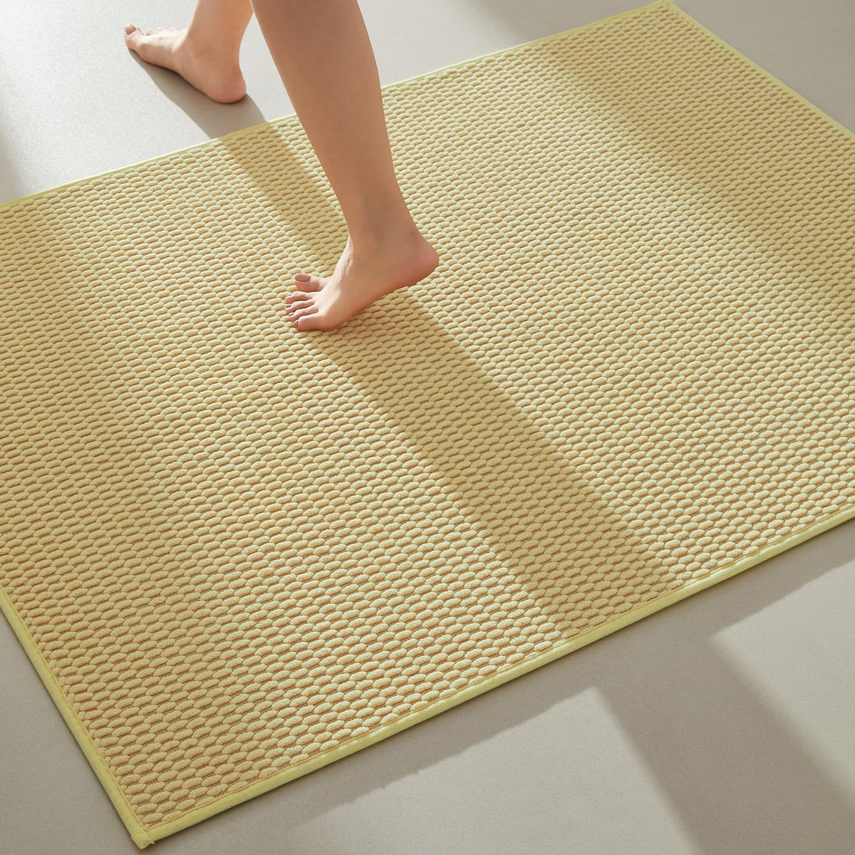 TYUU Bathroom Rugs Non Slip Washable, Super Absorbent Thin Bath Mat Small Quick Dry Low Pile Bathroom Rug, Light Grey 16"x24"