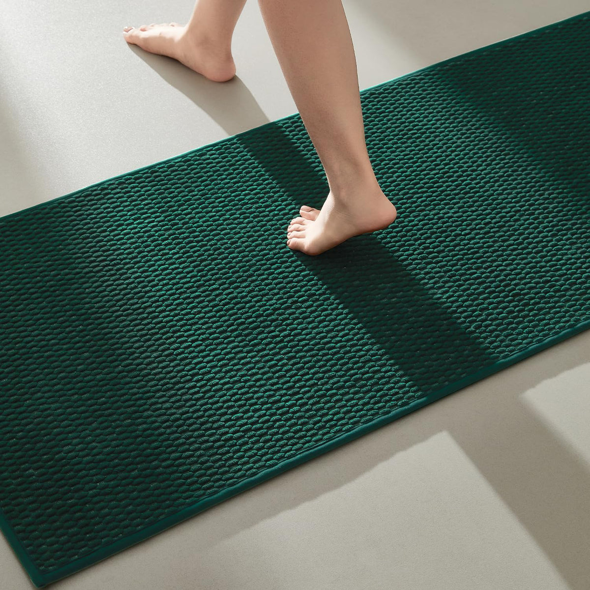 TYUU Bathroom Rugs Non Slip Washable, Super Absorbent Thin Bath Mat Small Quick Dry Low Pile Bathroom Rug, Light Grey 16"x24"