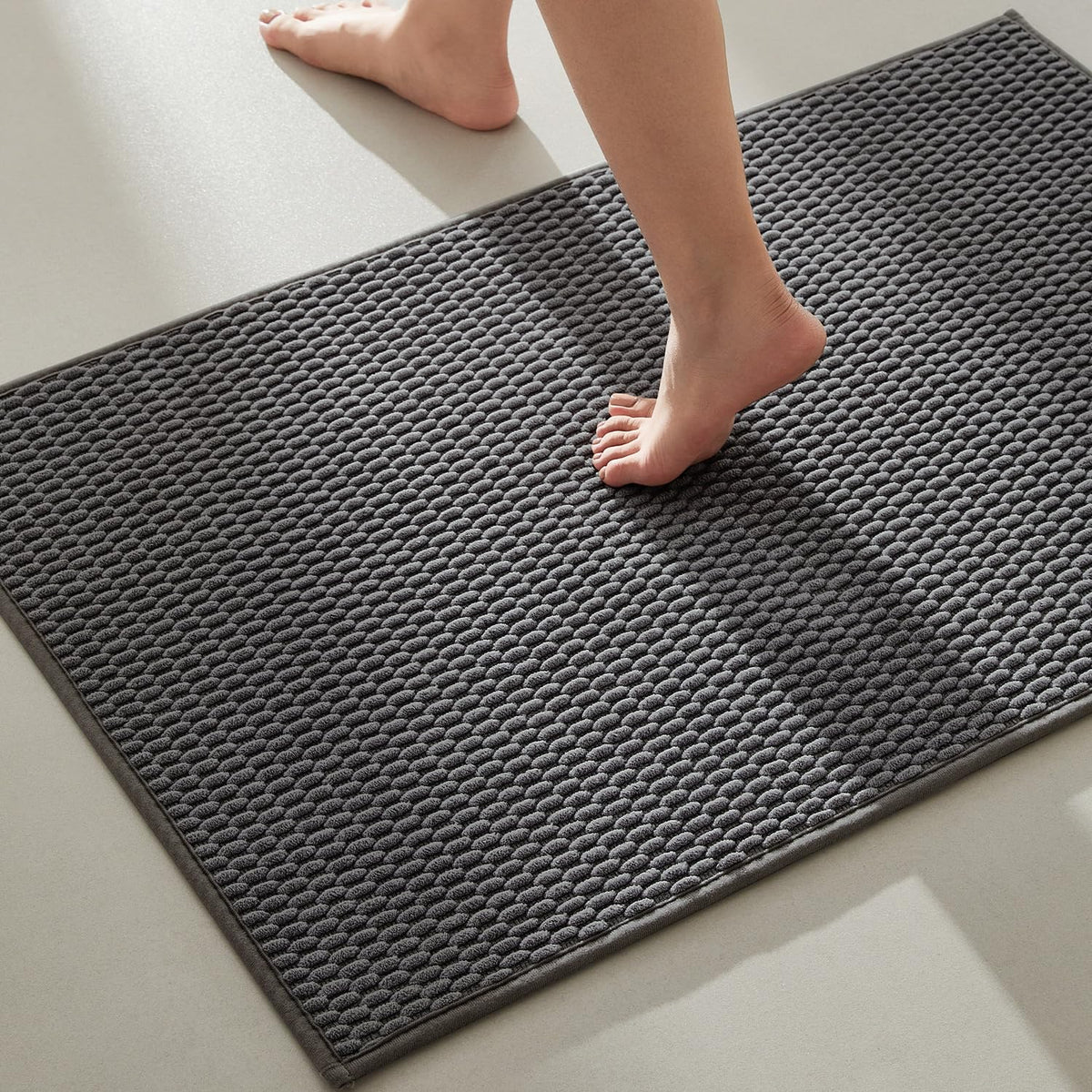 TYUU Bathroom Rugs Non Slip Washable, Super Absorbent Thin Bath Mat Small Quick Dry Low Pile Bathroom Rug, Light Grey 16"x24"
