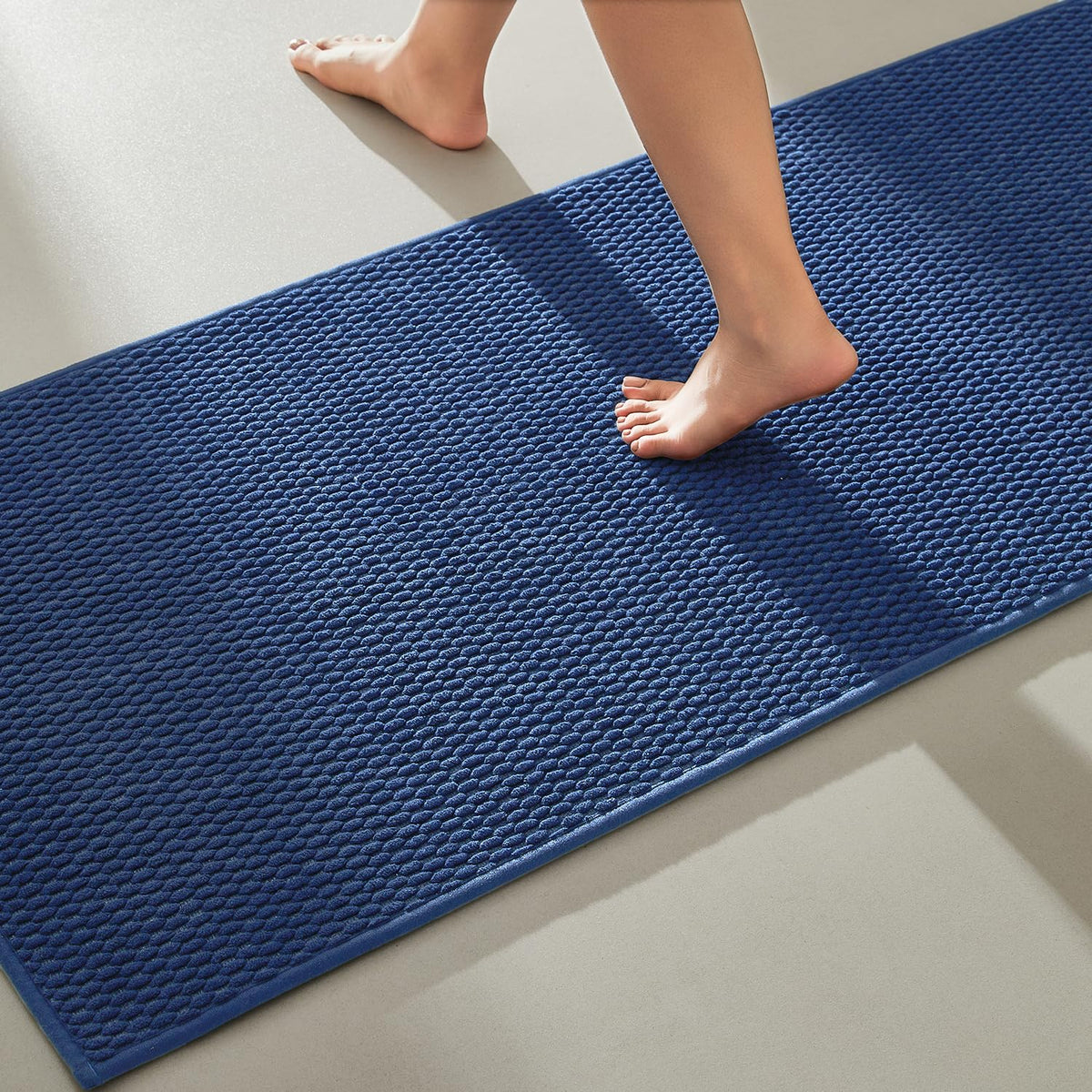 TYUU Bathroom Rugs Non Slip Washable, Super Absorbent Thin Bath Mat Small Quick Dry Low Pile Bathroom Rug, Light Grey 16"x24"