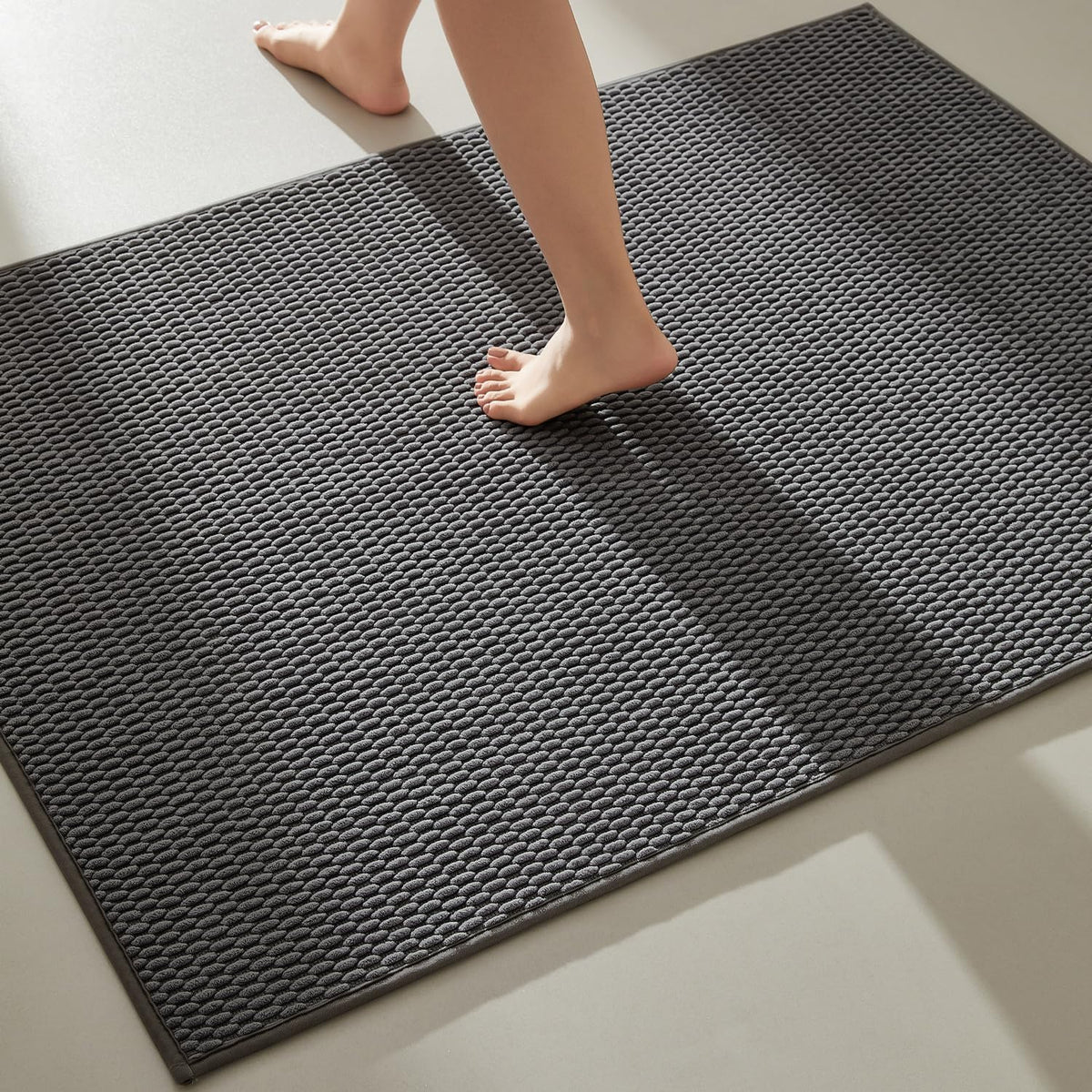 TYUU Bathroom Rugs Non Slip Washable, Super Absorbent Thin Bath Mat Small Quick Dry Low Pile Bathroom Rug, Light Grey 16"x24"